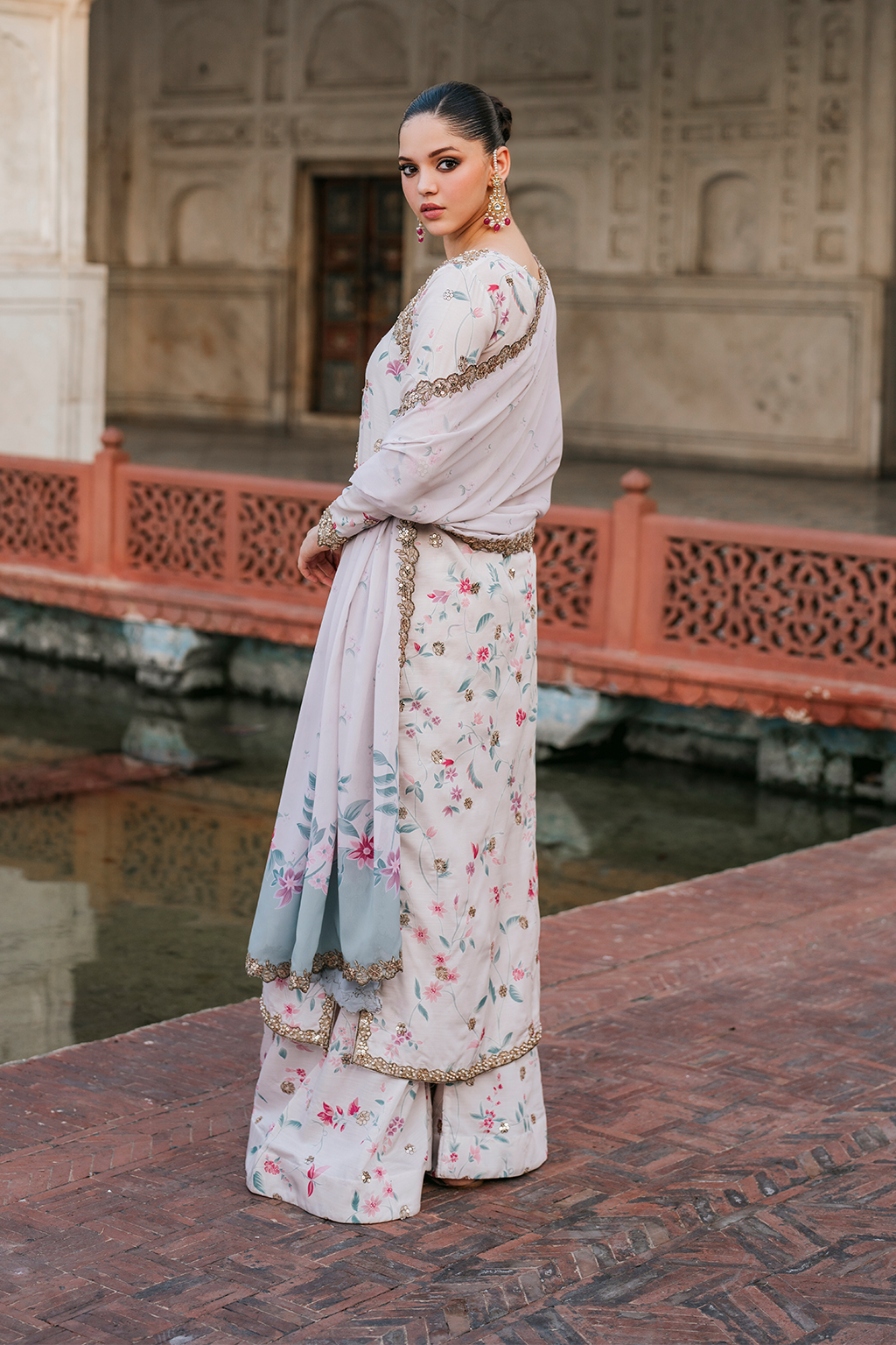 Iznik UE-318 | White - Lawn Collection