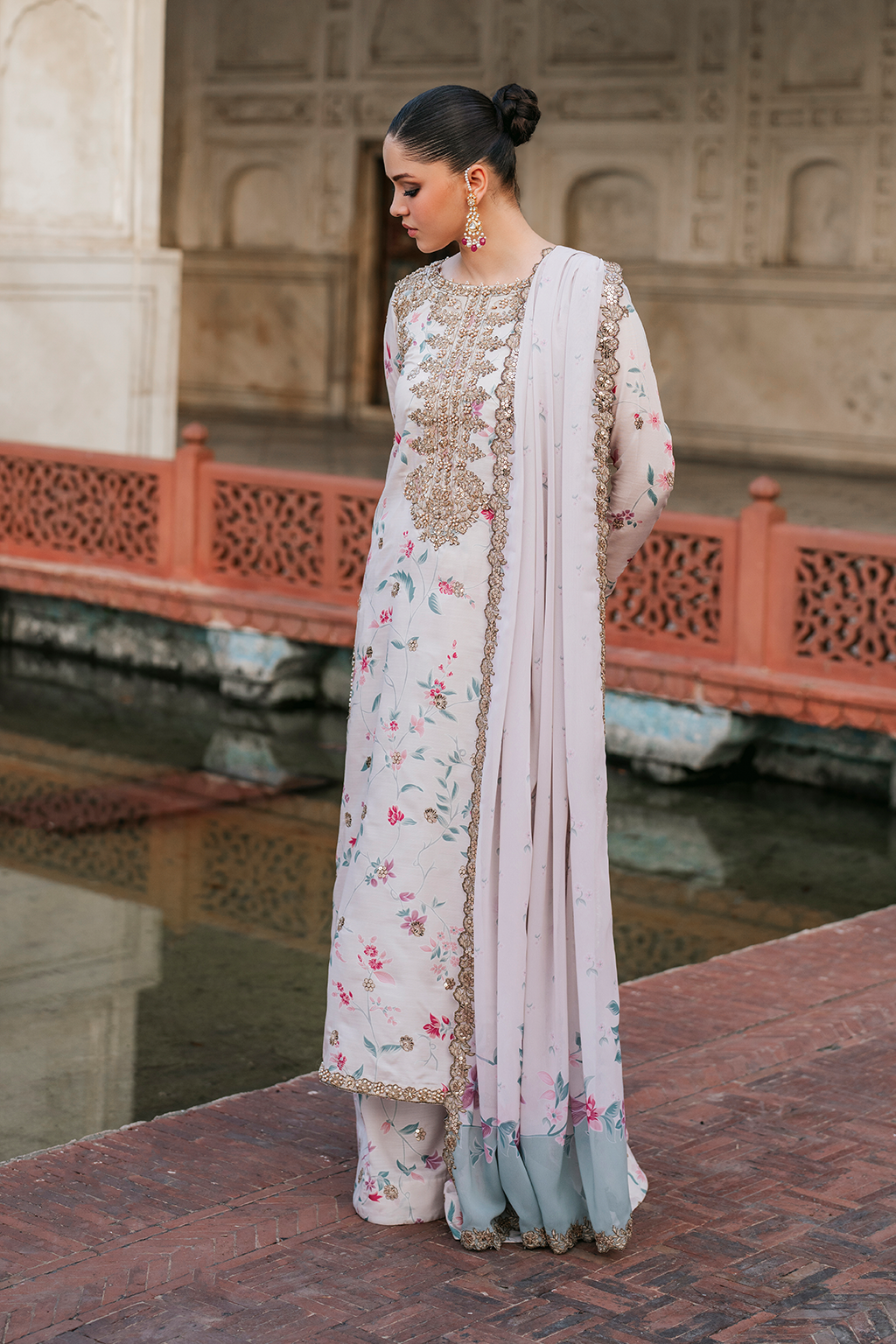 Iznik UE-318 | White - Lawn Collection